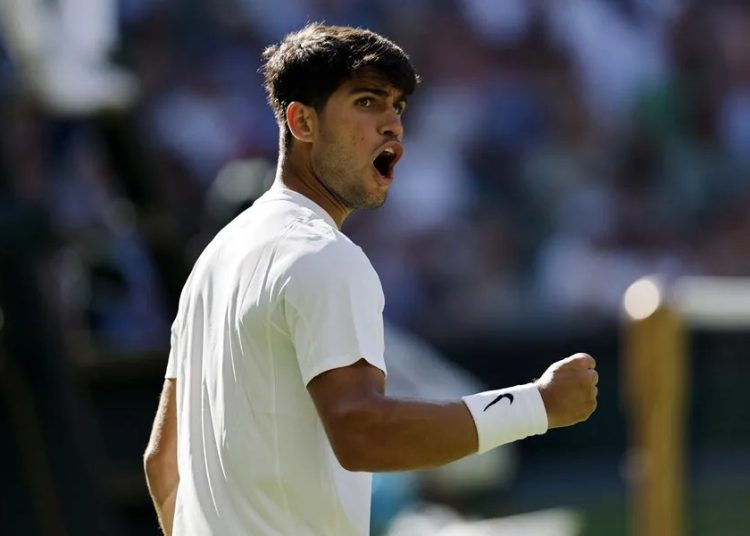 Alcaraz debuta con sufrida victoria ante Fognini