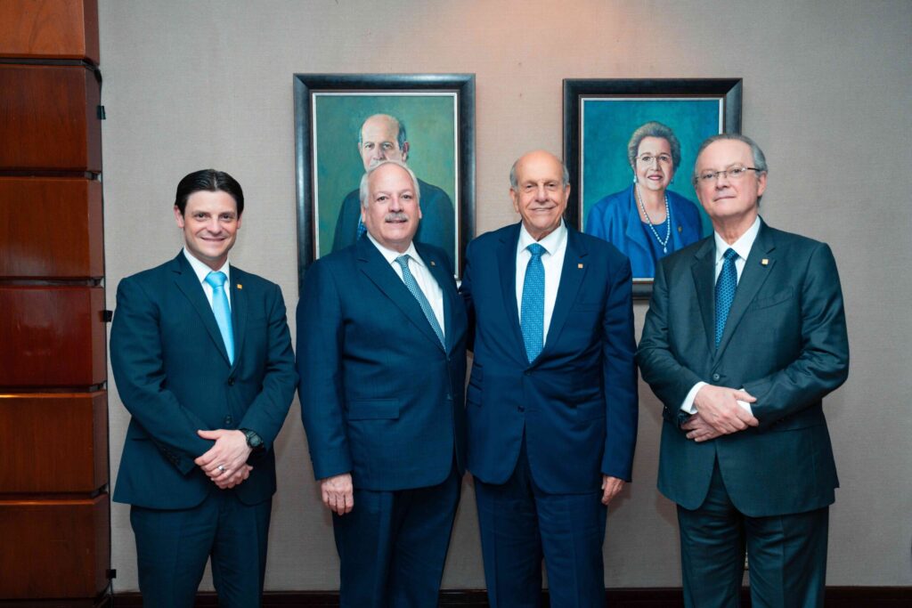 Grupo Popular designa a Marino Espinal como Consejero Emérito en reconocimiento a más de 40 años de servicio | 2 | Grupo Popular designa a Marino Espinal como Consejero Emérito en reconocimiento a más de 40 años de servicio - Noticias de hoy en República Dominicana | De Último Minuto