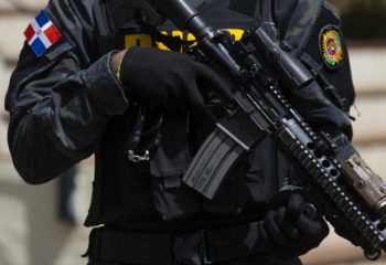 Realizan operativo militar para reforzar seguridad en barrios de Barahona