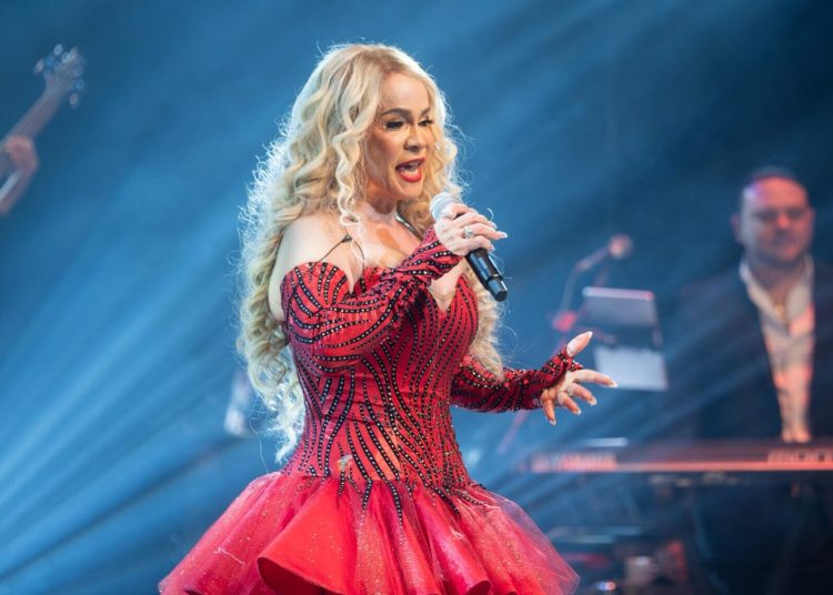 Miriam Cruz deslumbrante en el Gran Teatro del Cibao con “La Historia de una Diva”