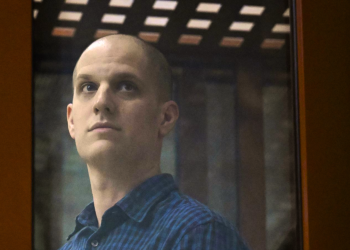 Rusia condena a 16 años a un fotógrafo por regalarle un libro a un periodista de EE.UU.