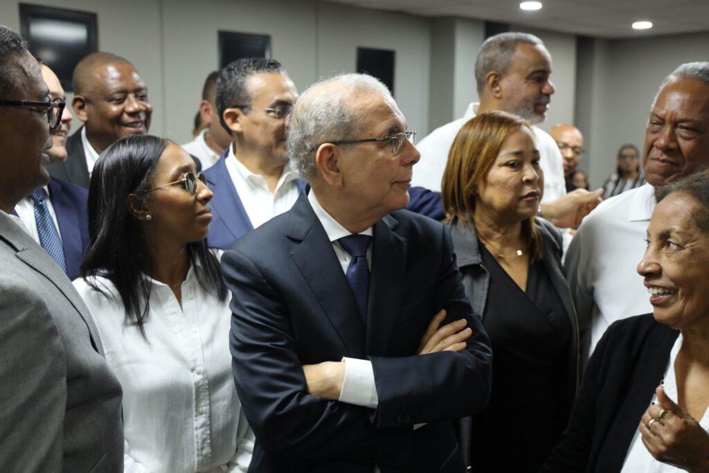 Danilo Medina acude a dar el pésame por fallecimiento del dirigente Danilo Santos | 4 | Danilo Medina acude a dar el pésame por fallecimiento del dirigente Danilo Santos - Noticias de hoy en República Dominicana | De Último Minuto