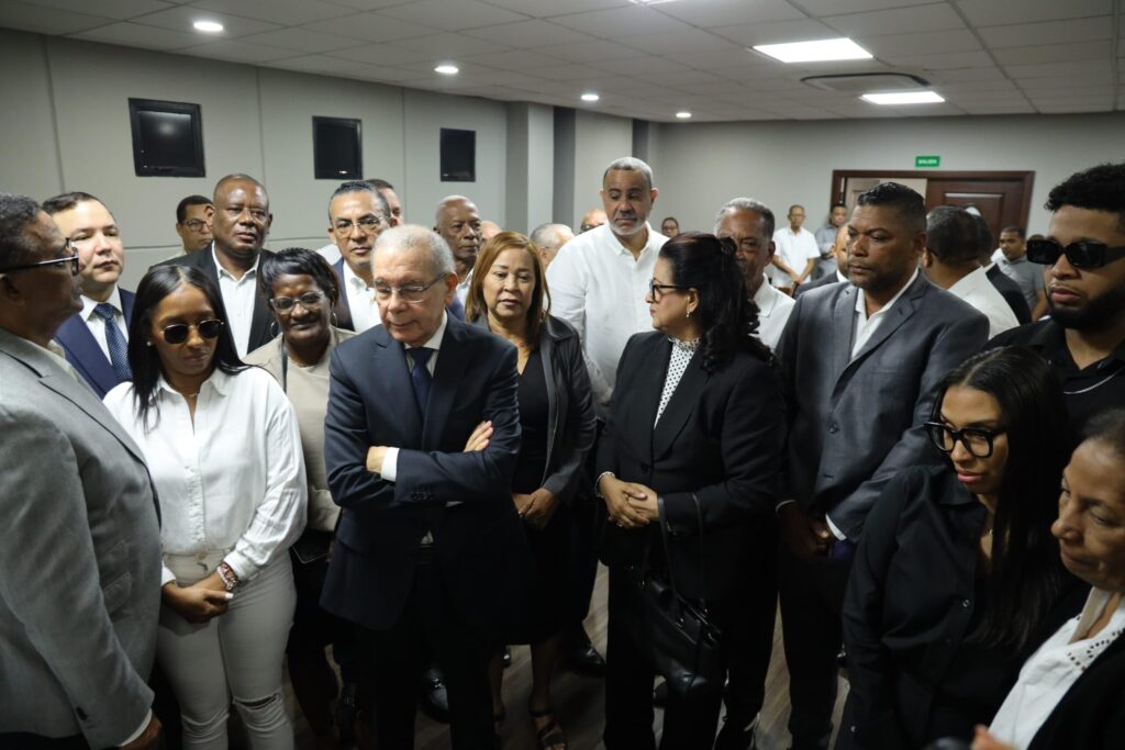 Danilo Medina acude a dar el pésame por fallecimiento del dirigente Danilo Santos | 5 | Danilo Medina acude a dar el pésame por fallecimiento del dirigente Danilo Santos - Noticias de hoy en República Dominicana | De Último Minuto