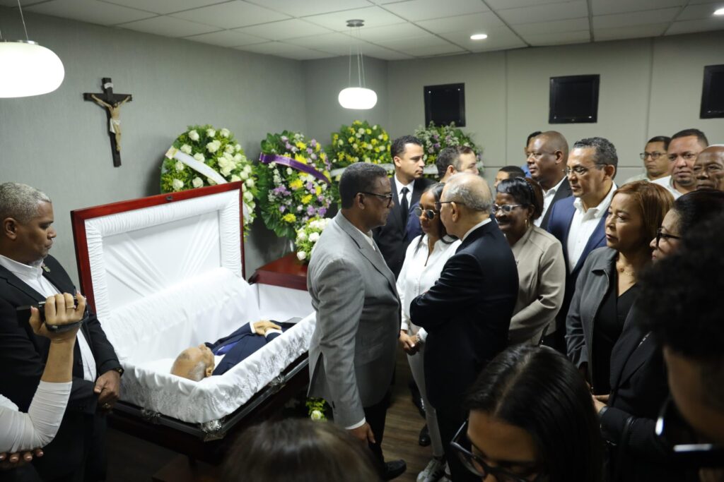 Danilo Medina acude a dar el pésame por fallecimiento del dirigente Danilo Santos | 8 | Danilo Medina acude a dar el pésame por fallecimiento del dirigente Danilo Santos - Noticias de hoy en República Dominicana | De Último Minuto