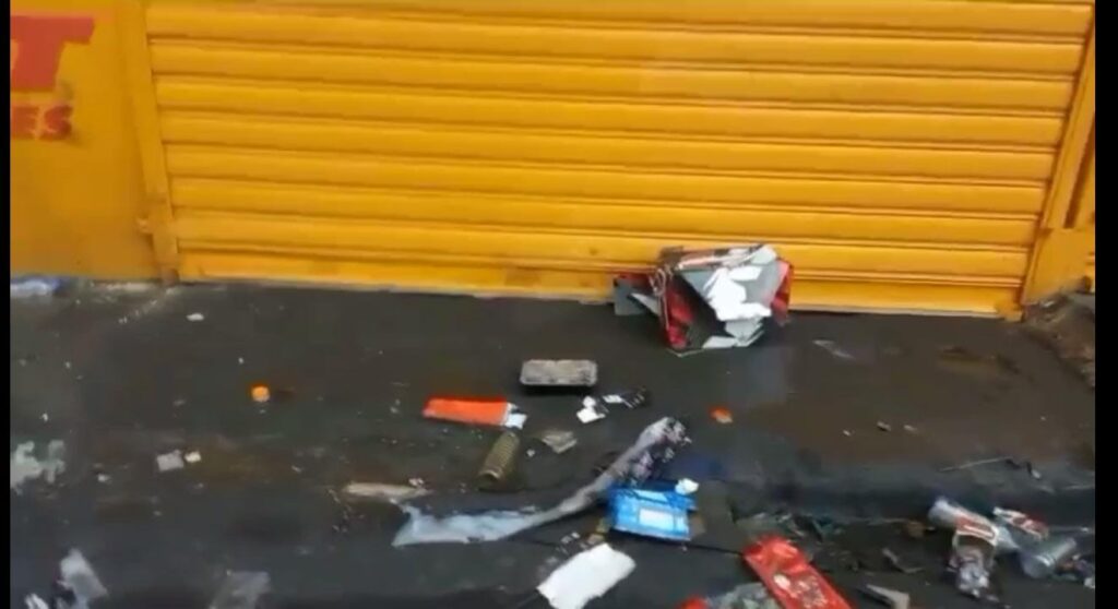 Residentes en Las Palmas de Herrera denuncian contaminación por talleres mecánicos - Noticias de hoy en República Dominicana | De Último Minuto