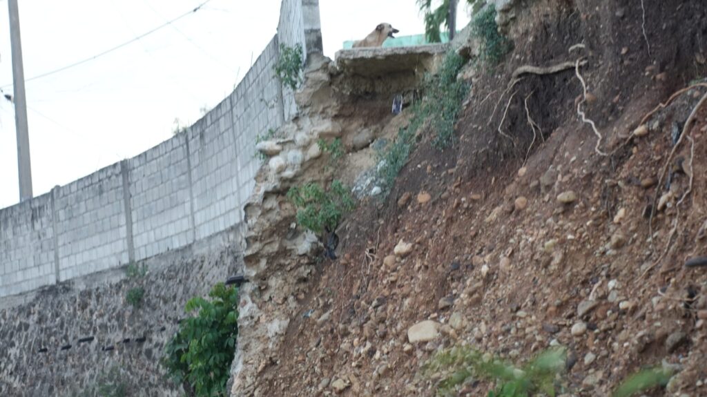 Residentes en Santa Clara, Manoguayabo, temen ocurra tragedia tras colapso de calle hace 6 años - Noticias de hoy en República Dominicana | De Último Minuto