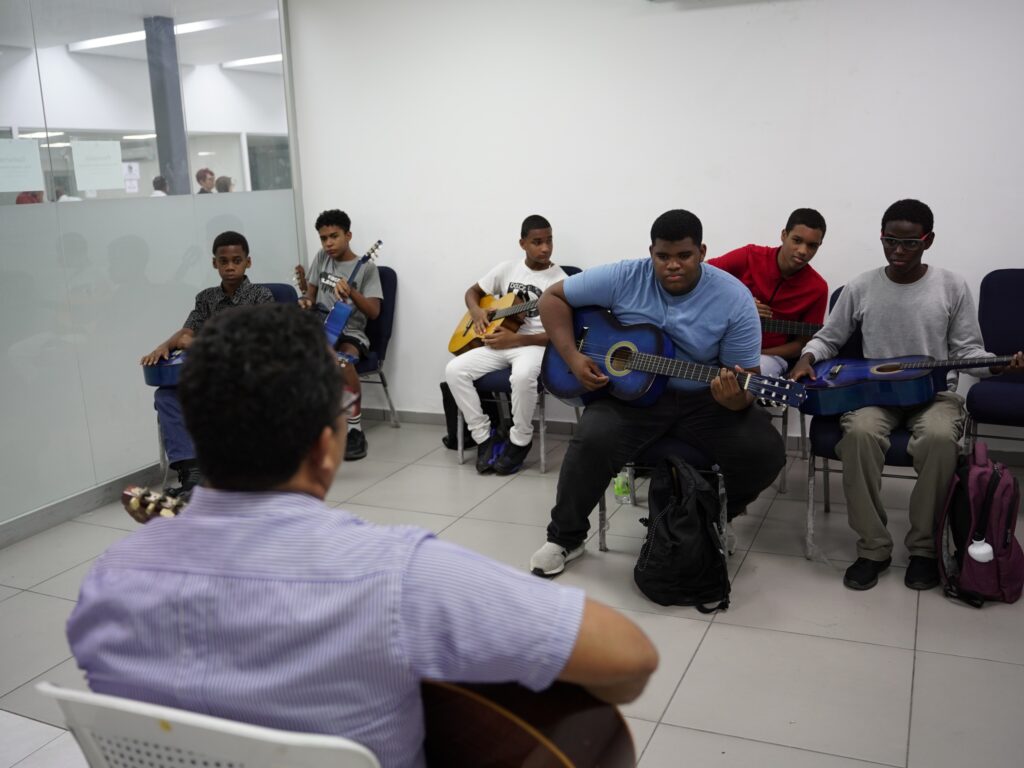 Autoridades supervisan funcionamiento de nueva Escuela de Bellas Artes en SDE - Noticias de hoy en República Dominicana | De Último Minuto