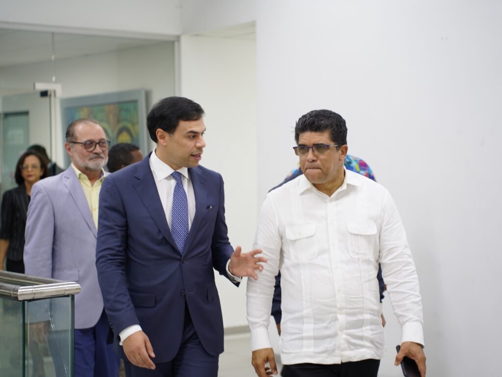 Autoridades supervisan funcionamiento de nueva Escuela de Bellas Artes en SDE - Noticias de hoy en República Dominicana | De Último Minuto