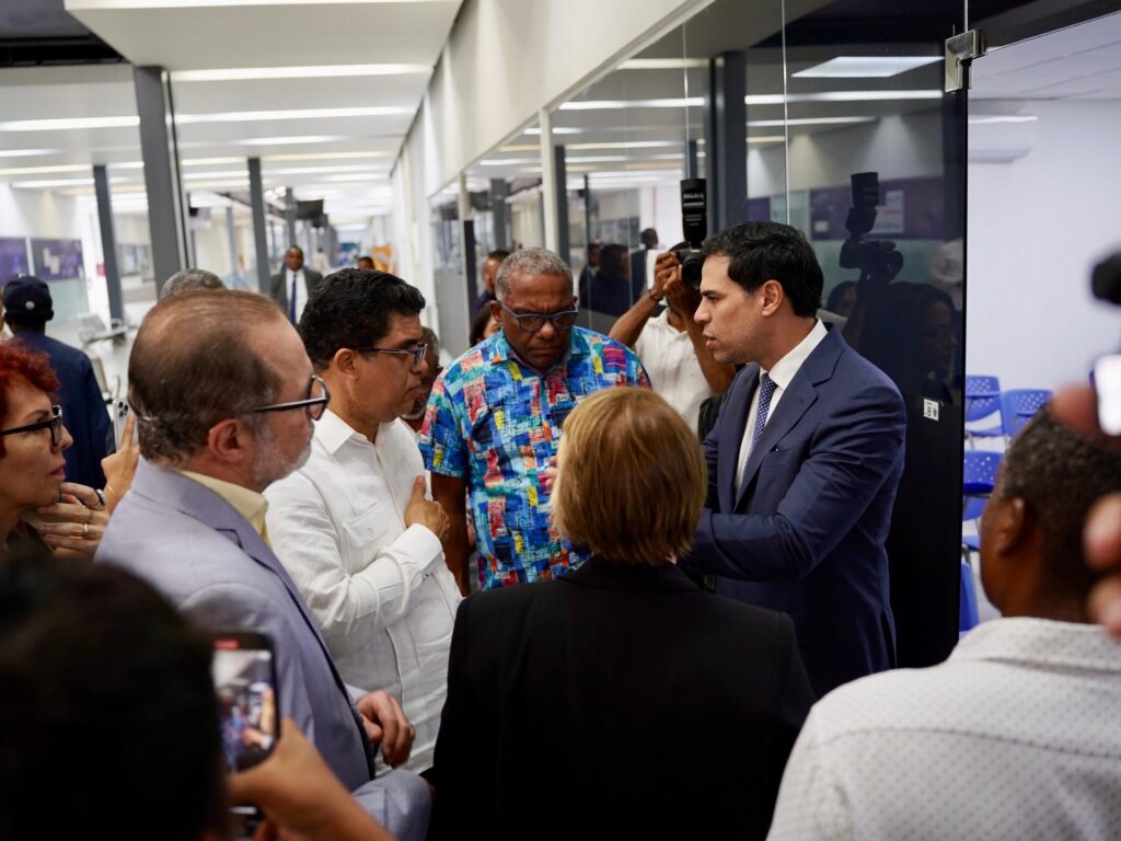 Autoridades supervisan funcionamiento de nueva Escuela de Bellas Artes en SDE - Noticias de hoy en República Dominicana | De Último Minuto