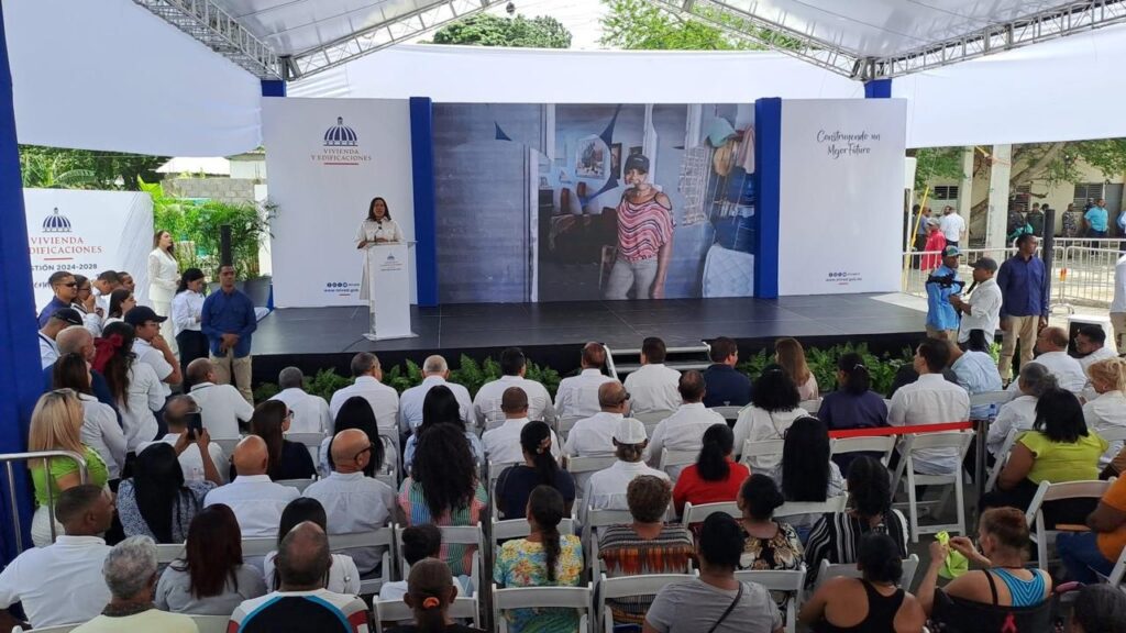 Vicepresidenta Raquel Peña entrega títulos definitivos en Villa Liberación, Bonao | 3 | Vicepresidenta Raquel Peña entrega títulos definitivos en Villa Liberación, Bonao - Noticias de hoy en República Dominicana | De Último Minuto