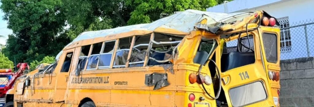 Autobús que se accidentó en Jamao–San Víctor quedó totalmente destruido - Noticias de hoy en República Dominicana | De Último Minuto