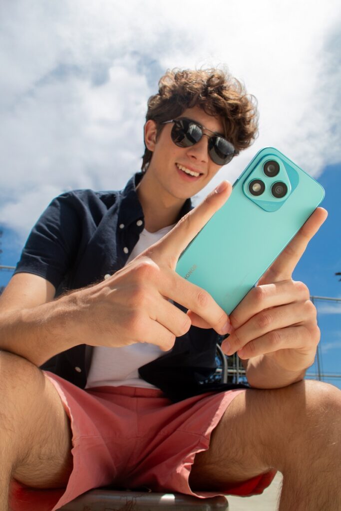 HONOR lanza la Serie 400: fotografía AI de 200MP, batería de 6000 mAh y edición inteligente para usuarios creativos | 3 | HONOR lanza la Serie 400: fotografía AI de 200MP, batería de 6000 mAh y edición inteligente para usuarios creativos - Noticias de hoy en República Dominicana | De Último Minuto