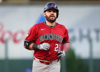 Eugenio Suárez evita fractura en la mano y podría volver al lineup este miércoles