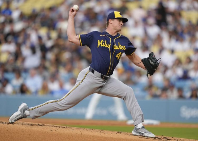 Priester domina con 10 ponches y Cerveceros blanquean a Dodgers para sumar octava victoria seguida