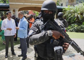 Gobierno haitiano expresa indignación por incendio de mítico hotel a manos de pandilleros