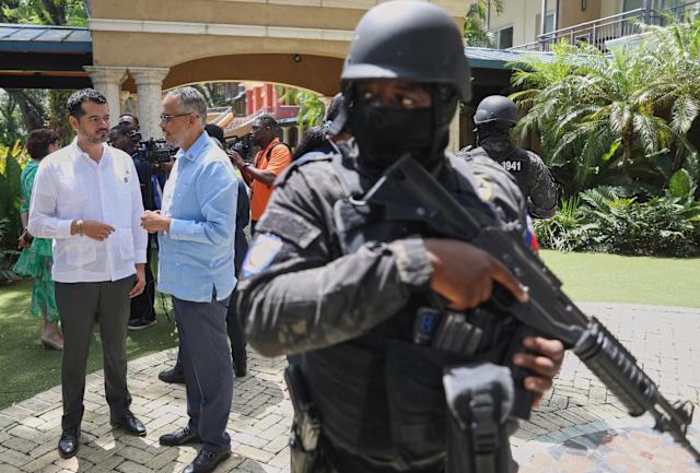 Gobierno haitiano expresa indignación por incendio de mítico hotel a manos de pandilleros