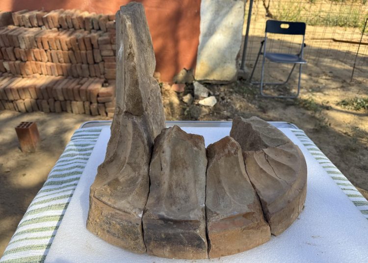 Hallan en España el altar de mármol griego más antiguo del Mediterráneo occidental