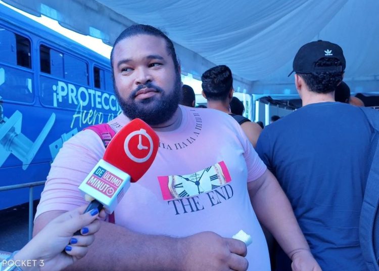 Usuarios del Metro de Santo Domingo muestran indignación en el primer día de cierre de estaciones