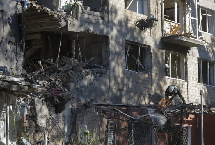 Kiev despierta entre explosiones y humo en medio de uno de los peores ataques rusos