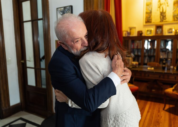 Lula anima a Cristina Fernández a seguir con su «lucha por la justicia» tras visitarla