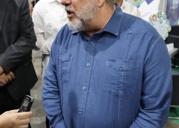 El Gobierno cubano reconoce que debe corregir «deficiencias» propias para superar la crisis