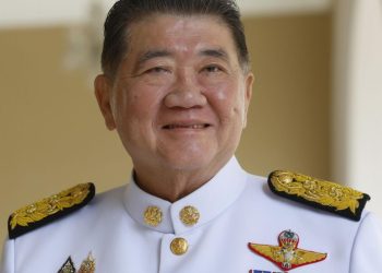 Tailandia nombra primer ministro interino al extitular de Defensa en plena crisis política