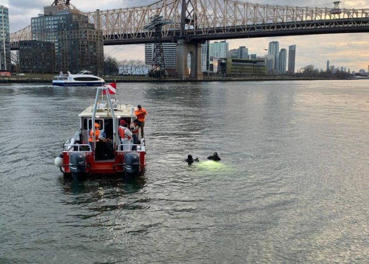 Hallan restos humanos en auto sumergido en Long Island; podría ser hombre desaparecido en 2011