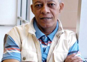 Velan restos del fotoperiodista Milton González en la funeraria Gresefu