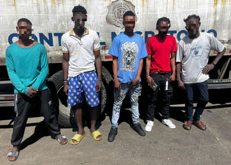 Migración detiene a 125 haitianos en situación irregular durante operativo en Nagua