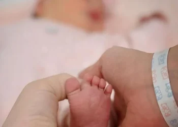 Lele Pons y Guaynaa dan la bienvenida a su primera hija, Eloísa