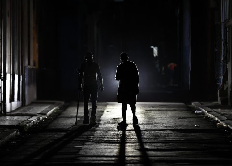 43 % de Cuba tendrá apagones simultáneos este viernes debido a la crisis energética