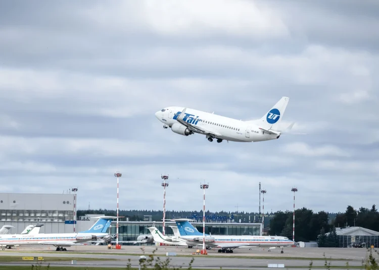 Más de 110 vuelos cancelados en un día en Moscú y San Petersburgo por ataques de drones