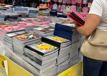 Este sábado tiendas del país se abarrotaron de padres en busca de útiles escolares