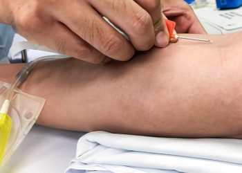 Familia solicita donantes de plaquetas para niño en Santiago