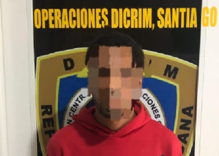 PN apresa a presunto implicado en violento asalto a mano armada en Santiago