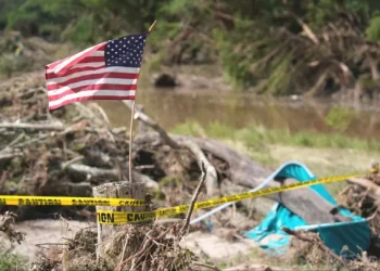 Abbott confirma más de 160 desaparecidos tras inundaciones en Texas