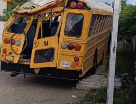 Autobús que se accidentó en Jamao–San Víctor quedó totalmente destruido - Noticias de hoy en República Dominicana | De Último Minuto