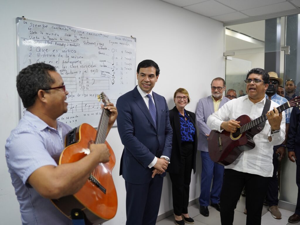 Autoridades supervisan funcionamiento de nueva Escuela de Bellas Artes en SDE - Noticias de hoy en República Dominicana | De Último Minuto