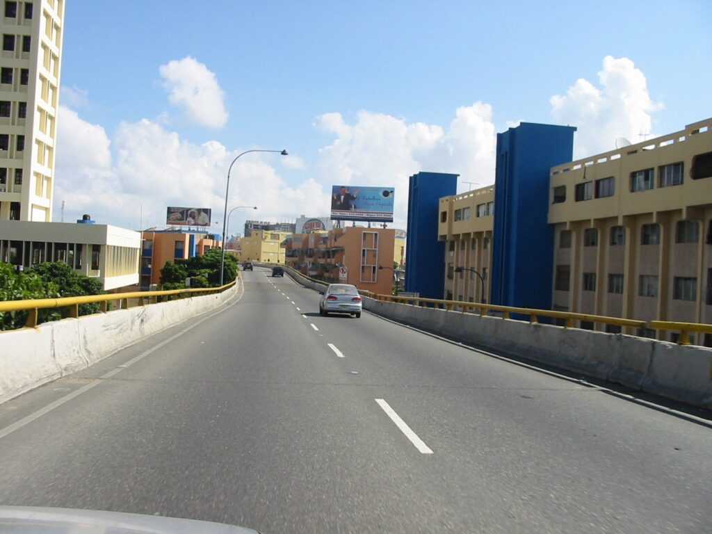 Balance a medidas para mejorar caos del tránsito: ¿Qué ha funcionado realmente en Santo Domingo? - Noticias de hoy en República Dominicana | De Último Minuto