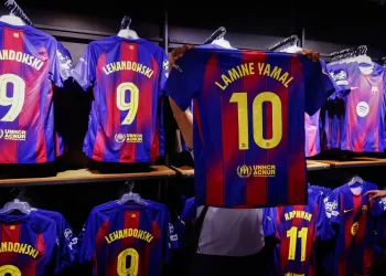 Lamine Yamal heredará el ’10’ de Messi, Maradona, Ronaldinho y Romario