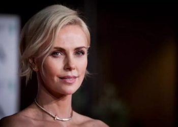 Charlize Theron presume: “Me acosté con un hombre de 26 años ¡y fue increíble!”