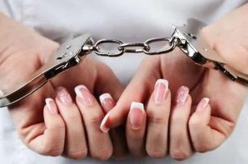 Detienen mujeres que seducían, drogaban y robaban a hombres en España