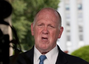 Tom Homan sobre operativos contra inmigrantes: “Tenemos que arrestar a 7,000 cada día”
