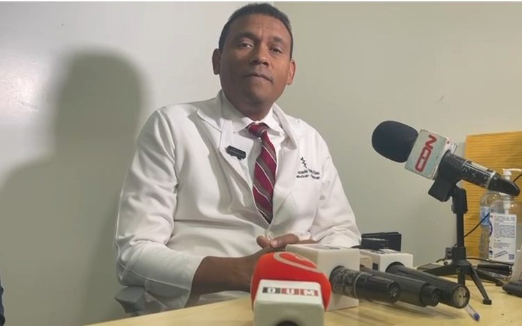 Trasladarán a Santo Domingo mujer afectada por incendio en Santiago; su esposo permanece en estado crítico