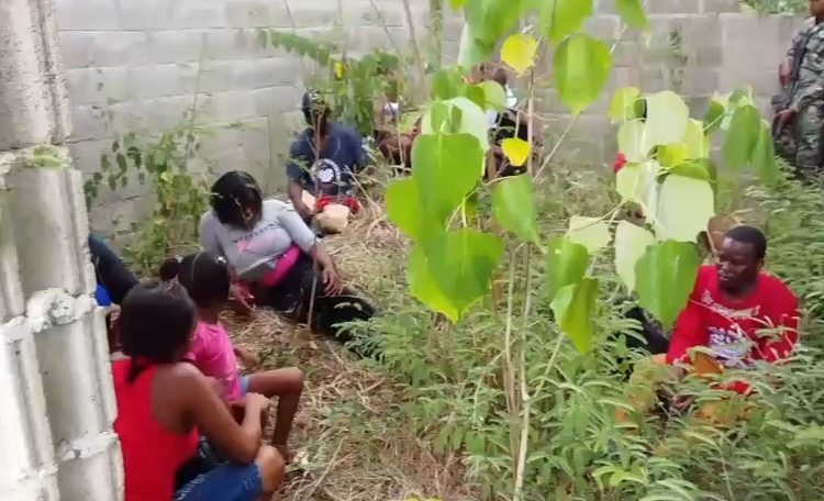 Ejército detiene grupo de 15 haitianos indocumentados en construcción en Dajabón
