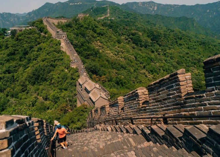 Arrestan a un matrimonio por vender ladrillos de la Gran Muralla China
