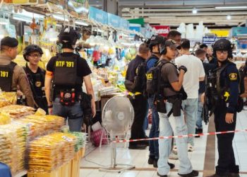 Seis muertos en un tiroteo en un popular mercado de Bangkok