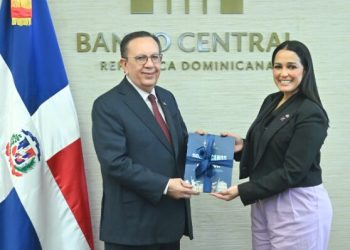 Viceministra Celinés Toribio presenta informe sobre la diáspora al Banco Central