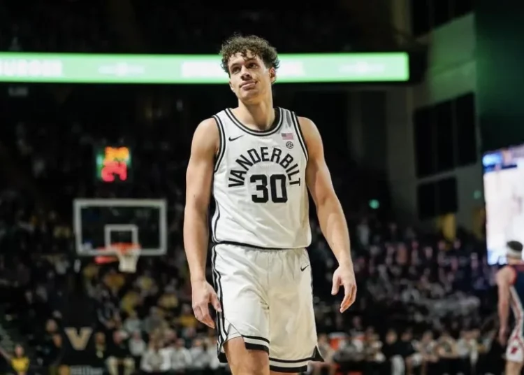 Chris Mañón firma contrato de doble vía con los Lakers de Los Ángeles