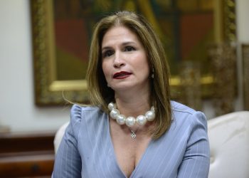 Circe Almánzar pide promulgación de la ley de residuos mientras sector industrial y turístico se oponen